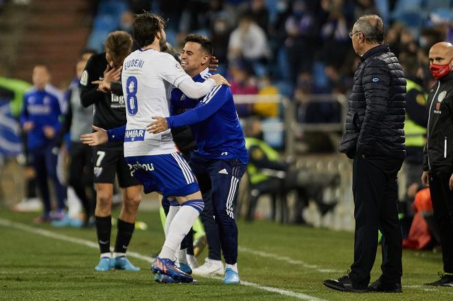 Eugeni celebra con Nano Mesa en el Real Zaragoza-Málaga (Foto: Daniel Marzo). 