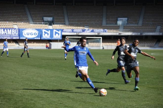 Disputa de balón entre el Xerez y el Recre. (Foto: Xerez CF)