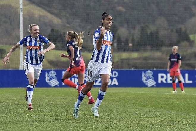Gaby celebra el segundo gol de la Real (Foto: Giovanni Batista).