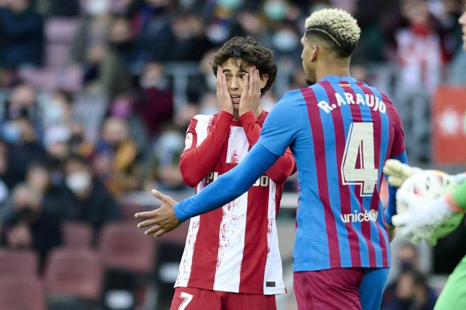 Joao Félix se lamenta en el Barcelona-Atlético de Madrid (Foto: Cordon Press).