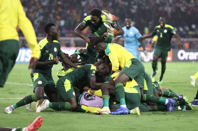 Los jugadores de Senegal celebran el triunfo ante Egipto.