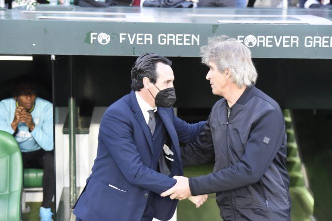 Emery saluda a Pellegrini en el último Betis-Villarreal (Foto: Kiko Hurtado).