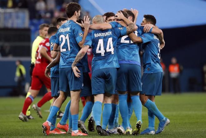 Los jugadores del Zenit celebran un gol.