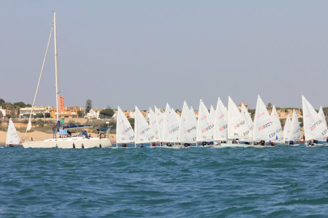 El CN Sevilla organizó la regata en la Bahía de Cádiz.