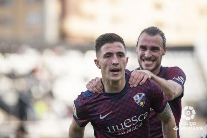 Dani Escriche celebra un gol con el Huesca (Foto: LaLiga).