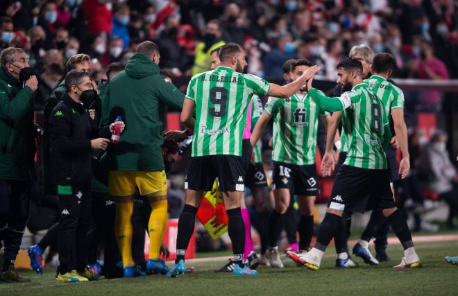 Los futbolistas del Betis en el partido ante el Rayo (foto: Cordón Press).