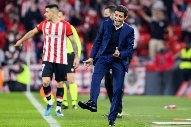 Marcelino explica cómo hay que tocarla en la semifinal ante el Valencia (Foto: Athletic Club).