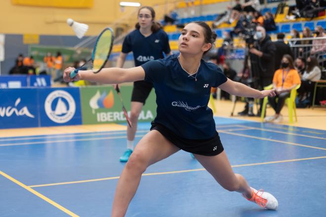 Agathe Cuevas y Lucie Meclot, campeonas del dobles femenino sub 17 de bádminton.