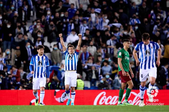 Mikel Oyarzabal celebra su gol de penalti en el Real Sociedad-Granada del Reale Arena (Foto: LaLiga).