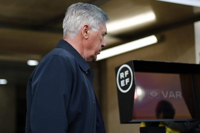 Carlo Ancelotti, en un partido del Real Madrid (Foto: Cordon Press).