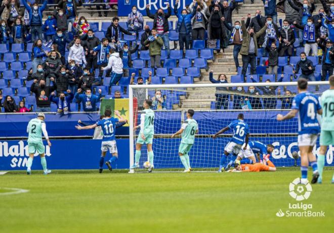 Lance del Real Oviedo-Huesca en el Tartiere (Foto: LaLiga).