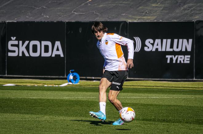 Bryan Gil, en un entrenamiento con el Valencia (Foto: Valencia CF).