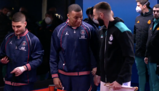 Mbappé y Benzema habla en el túnel de vestuarios antes del PSG-Real Madrid (Foto: Vamos).