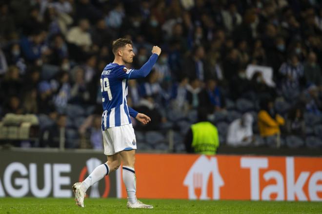 Toni Martínez celebra uno de sus goles en el Oporto-Lazio (Foto: Cordon Press).