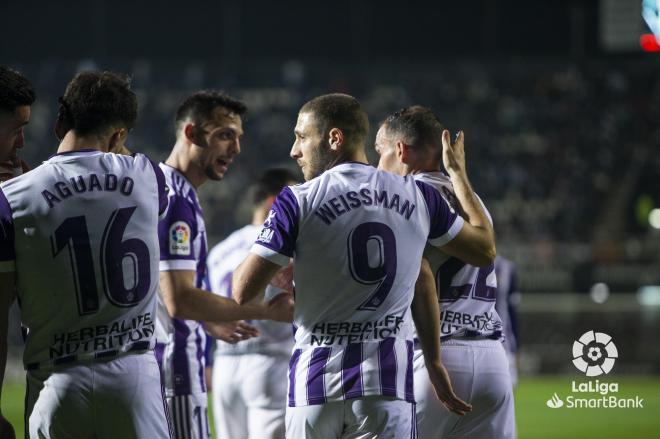 Celebración del gol de Shon Weissman durante el Cartagena-Real Valladolid en Cartagonova.