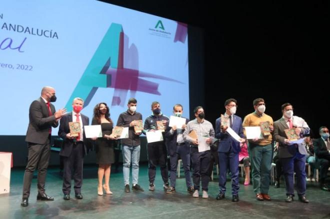 Integrantes de la Liga Genuine recogiendo el premio (Foto: La Liga).