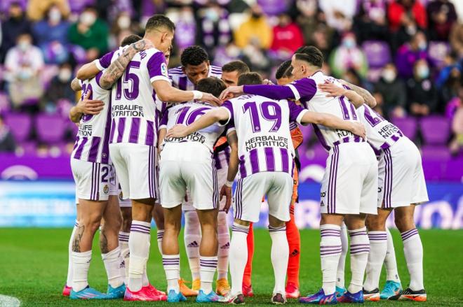 Los jugadores pucelanos, antes del encuentro ante el Girona FC (Foto: Real Valladolid).