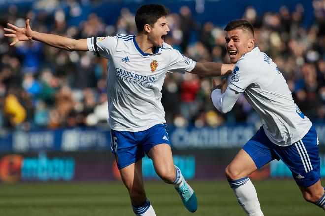 Grau celebra su gol para la victoria del Real Zaragoza en La Romareda (Foto: Daniel Marzo). 