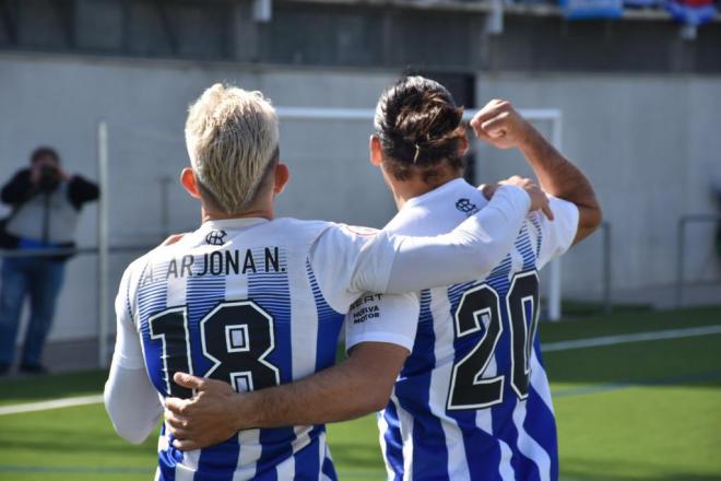 Arjona y Jurado celebran un gol ante el Cabecense (Foto: Recreativo).