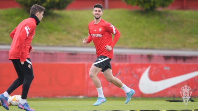 Jordi Calavera, en un entrenamiento en Mareo (Foto: Real Sporting).