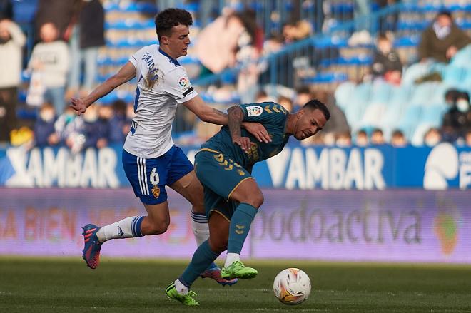 Alejandro Francés vio la quinta amarilla ante la UD Las Palmas (Foto: Daniel Marzo).