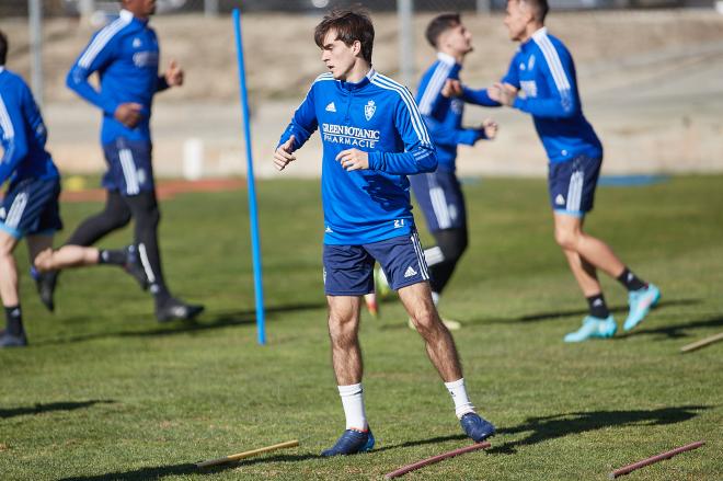 Francho en un entrenamiento del Real Zaragoza (Foto: Daniel Marzo).