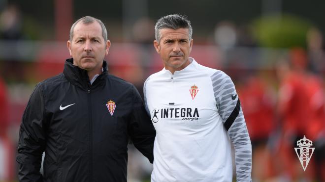 José Luis Martí y su segundo, Fabián Rivero. (Foto: Real Sporting)