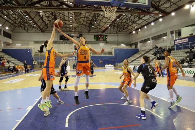 Valencia Basket asalta la cancha del Euskotren (41-61)