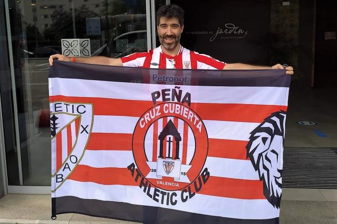 Fernando Santamaría, de la Peña Cruz Cubierta del Athletic en Valencia.