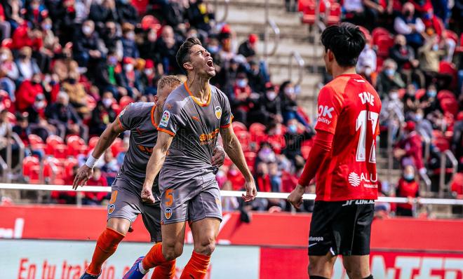 Gabriel Paulista, titular con Bordalás, celebra el gol ante el Mallorca en su vuelta por lesión (Foto: Valencia CF).