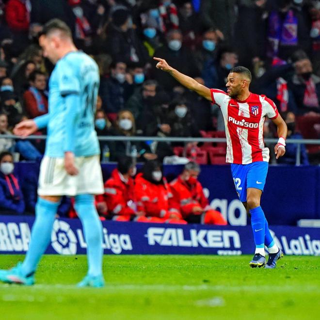 Renan Lodi celebra uno de sus goles en el Atlético de Madrid-Celta (Foto: Cordon Press).