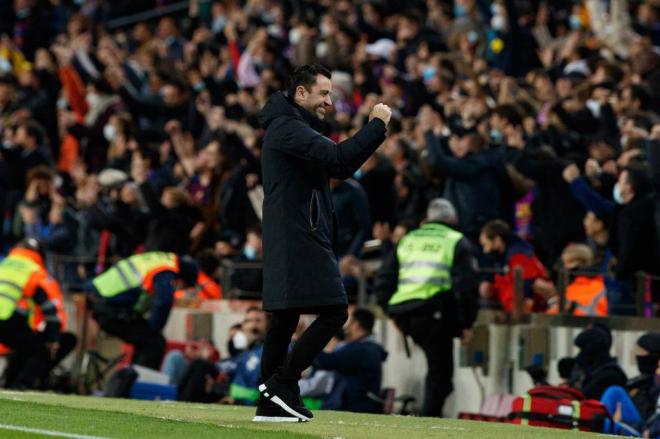 Xavi Hernández celebra un gol durante el Barcelona-Athletic (Foto: Cordon Press).