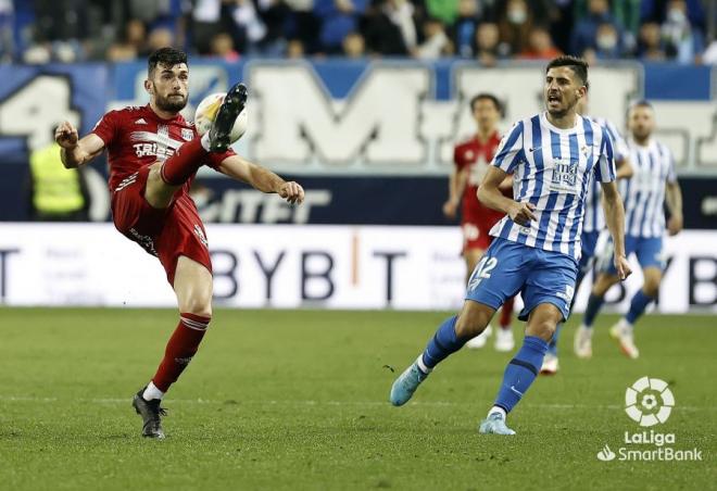 Chavarría, en un lance del Málaga-Cartagena (Foto: LaLiga).