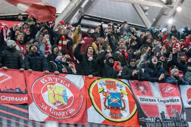Aficionados del Spartak de Moscú celebran un triunfo en Europa League (Foto: Cordon Press).