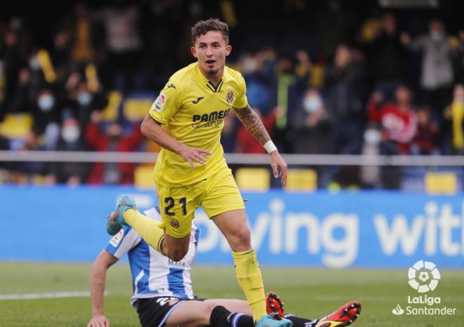 Yeremy Pino, celebrando uno de sus goles en el Villarreal-Espanyol (Foto: LaLiga).