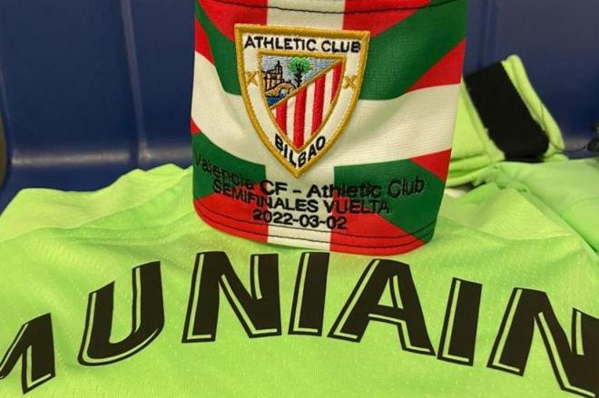 El brazalete y la camiseta del capitán Iker Muniain en la semifinal de Copa ante el Valencia (Foto: Athletic Club).