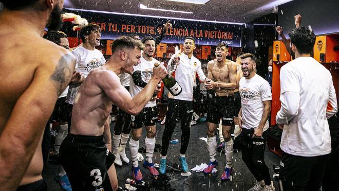 Gabriel Paulista celebra el pase a la final (Foto: Valencia CF)