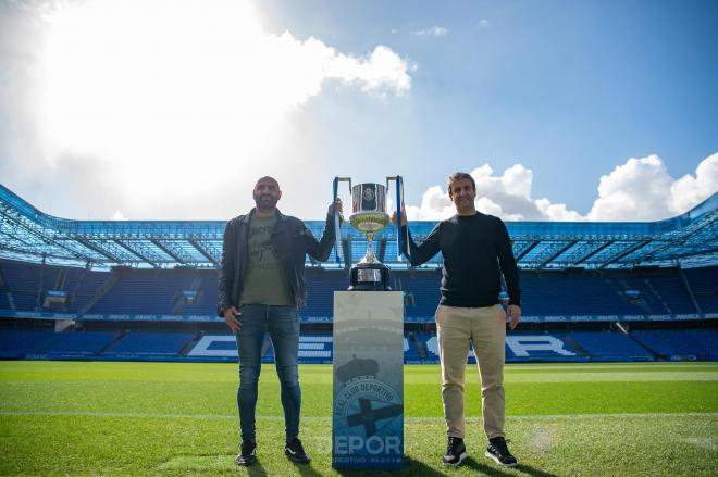 Manuel Pablo y Fran con la Copa del Rey que ganó el Dépor al Real Madrid (Foto: RCD).