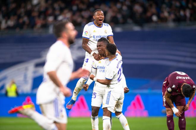 David Alaba y Rodrygo celebran el gol de Camavinga (Foto: Cordon Press).