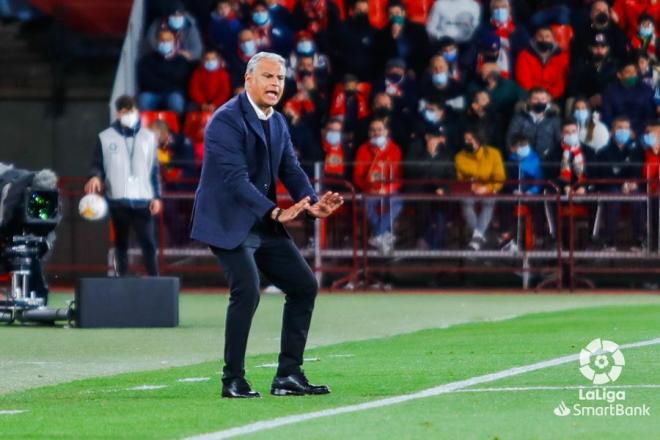 Pellicer da instrucciones en un partido con el Fuenlabrada (Foto: LaLiga).