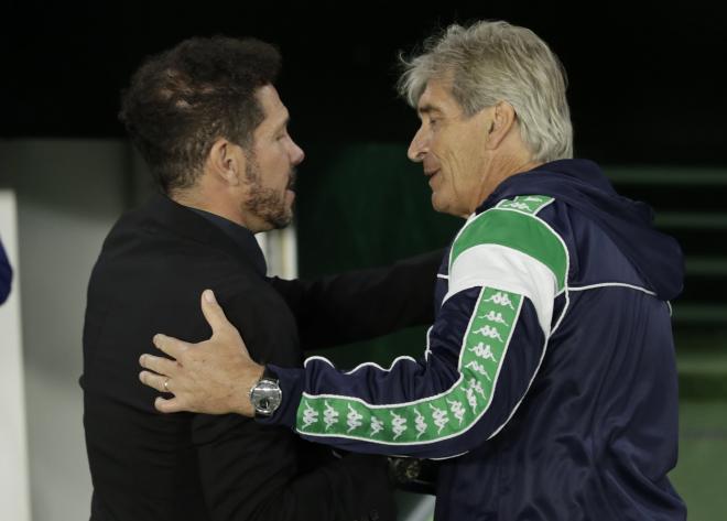 Simeone y Pellegrini se saludan en el Villamarín (Foto: LaLiga).