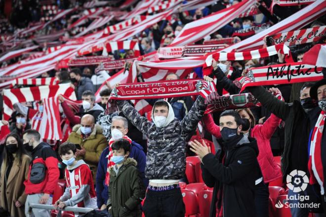 La afición del Athletic a fuego en San Mamés antes del duelo frente al Levante UD (Foto: LaLiga).