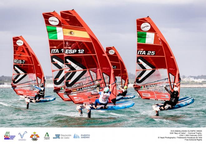 Participantes del ‘International iQFOil Games Cádiz’ (Foto: Federación Andaluza de Vela).