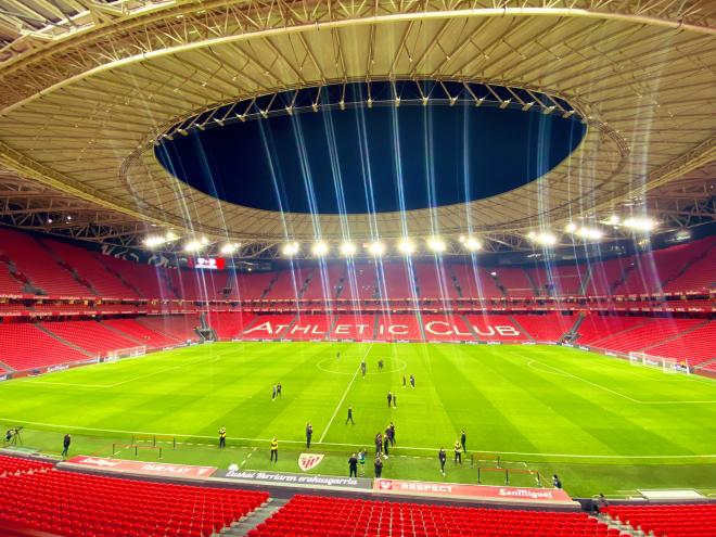 San Mamés listo para albergar un partido nocturno del Athletic Club, en este caso ante el Real Betis.