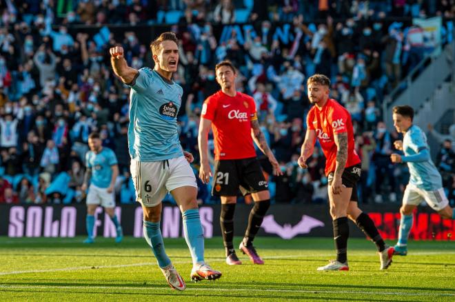 Denis Suárez celebrando un gol (Foto: @DenisSuarez6).