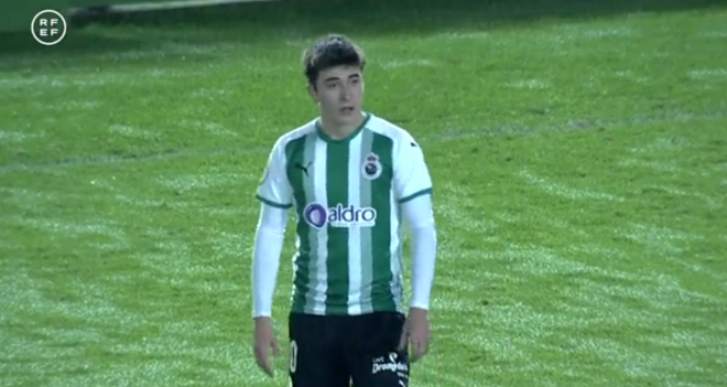 Pablo Torre en un partido con el Racing de Santander.