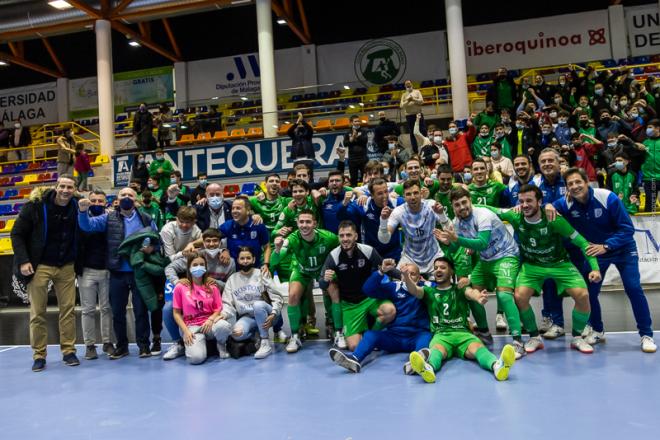 La plantilla del CD UMA Antequera, tras lograr el pase a la Final Four de la Copa del Rey.