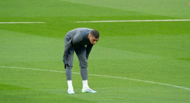 Kylian Mbappé, en el entrenamiento del PSG en el Santiago Bernabéu (Foto: Cordon Press).