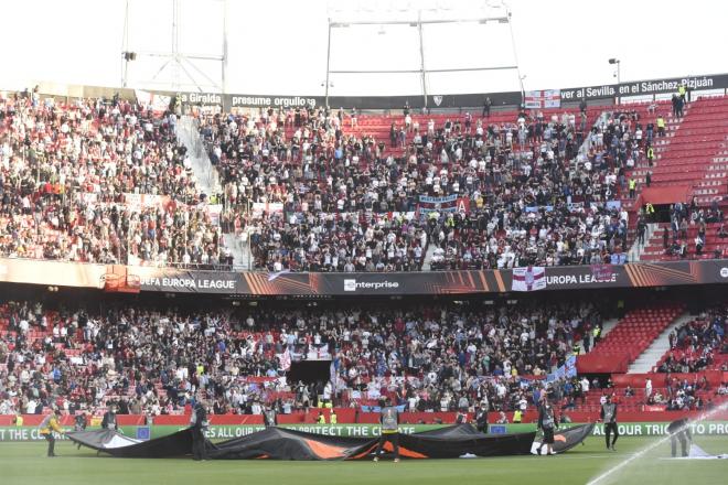 Inicio del partido, Sevilla-West Ham. (Foto: Kiko Hurtado).