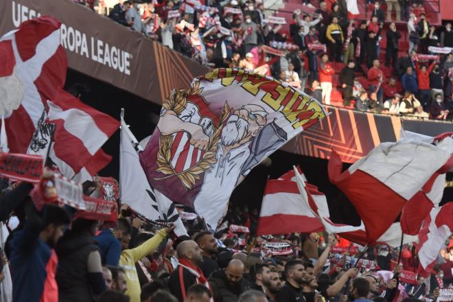 Seguidores del Sevilla en el Sevilla-West Ham. (Foto: Kiko Hurtado).